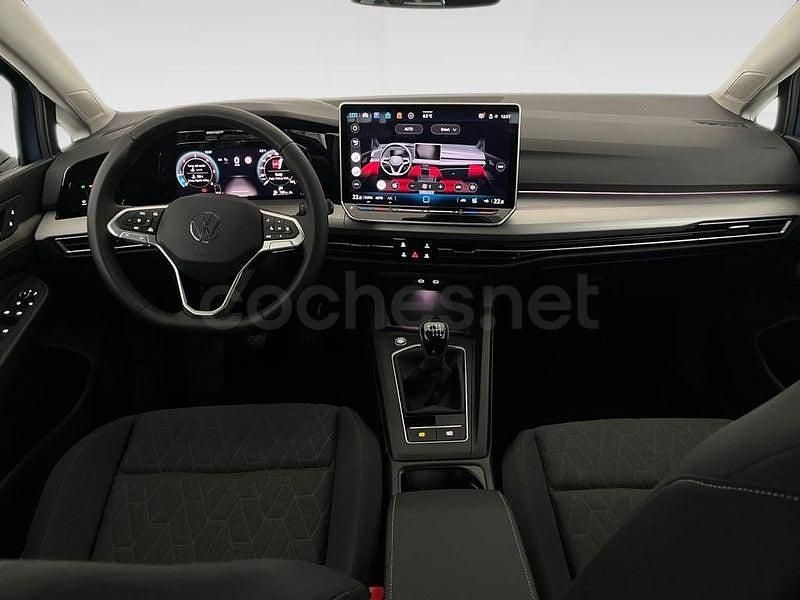 Usado VW Golf VIII Life 115 CV (84 kW) 2025 Azul Berlina