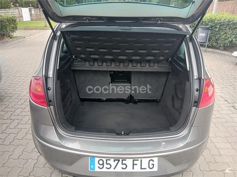 Usado Seat Altea Reference 102 CV (75 kW) 2007 Gris / plata Monovolumen