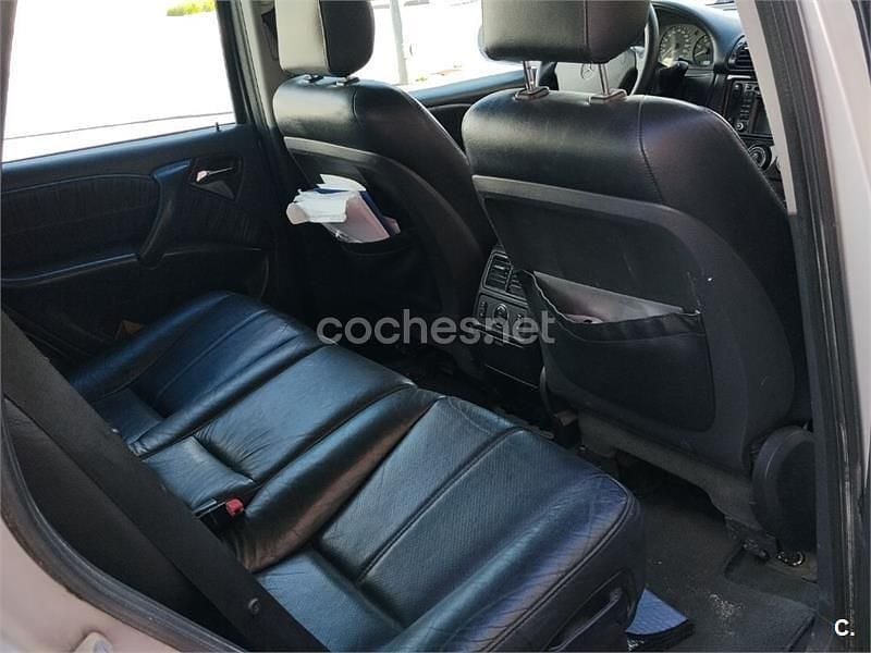 Usado Mercedes ML270 163 CV (119 kW) 2003 Gris / plata SUV