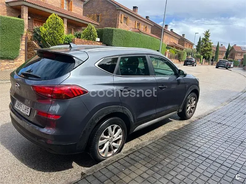 Usado Hyundai Tucson 132 CV (97 kW) 2020 Gris / plata SUV