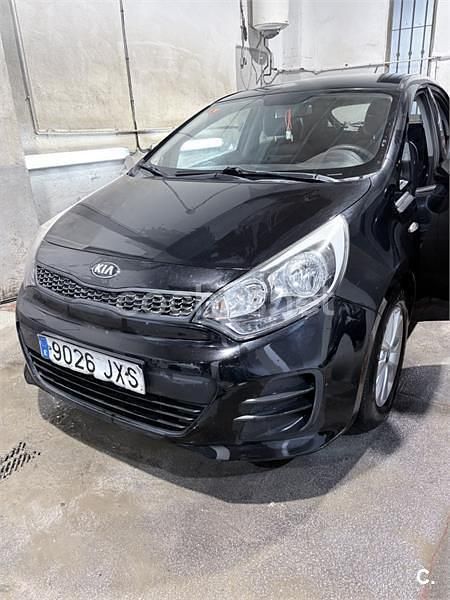 Usado Kia Rio 84 CV (61 kW) 2017 Negro Berlina