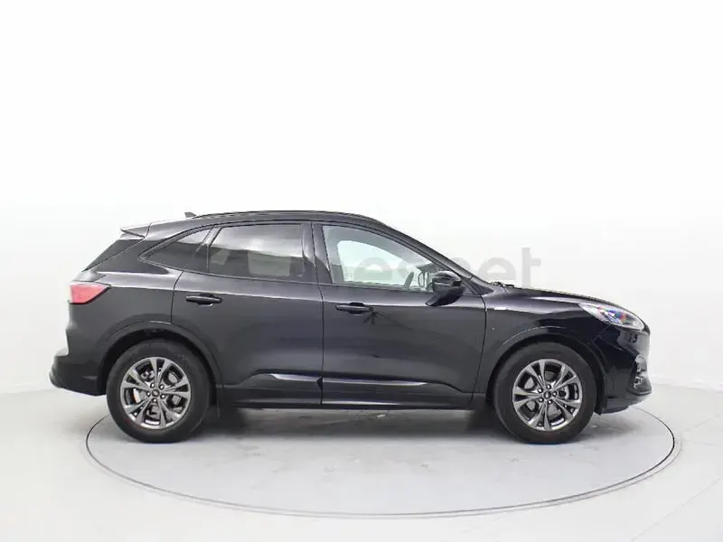 Usado Ford Kuga ST-Line 150 CV (110 kW) 2022 Negro SUV