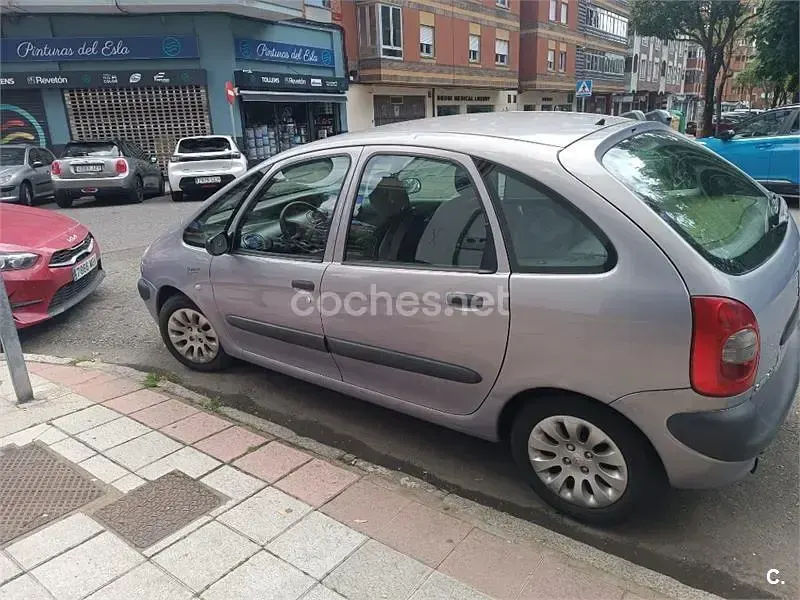 Usado Citroën Xsara Picasso 90 CV (66 kW) 2000 Gris / plata Monovolumen