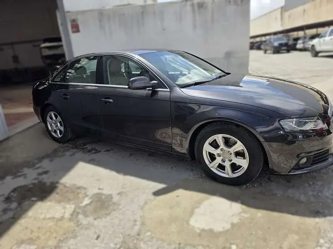 Usado Audi A4 Premium 140 CV (102 kW) 2010 Negro Berlina