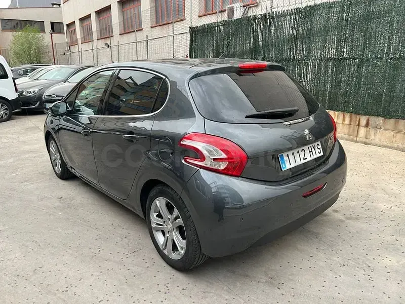 Usado Peugeot 208 Access 82 CV (60 kW) 2014 Gris / plata Utilitario