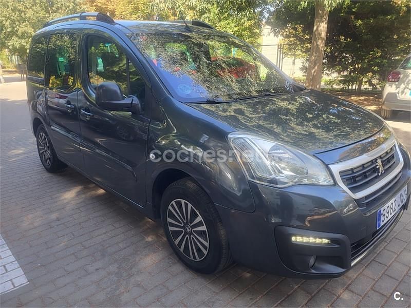 Gris / plata Usado 2016 Peugeot Partner Tepee Style Monovolumen | 8900 € (Buen precio) - Imagen 1/4