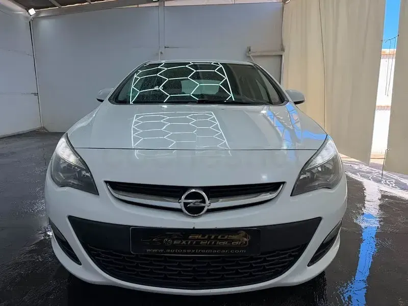 Usado Opel Astra Excellence 110 CV (80 kW) 2015 Blanco Berlina