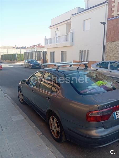 Usado Seat Toledo Sport 110 CV (80 kW) 2002 Gris / plata Berlina