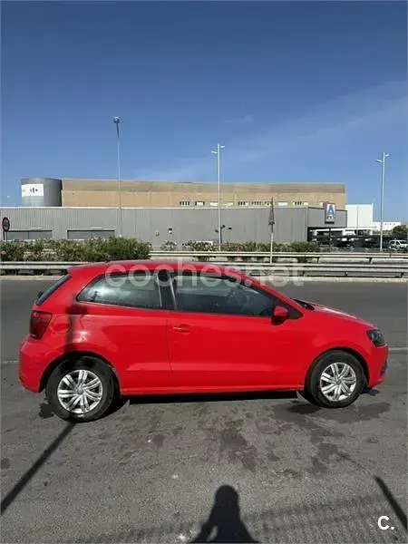 Usado VW Polo Edition 75 CV (55 kW) 2014 Rojo Berlina
