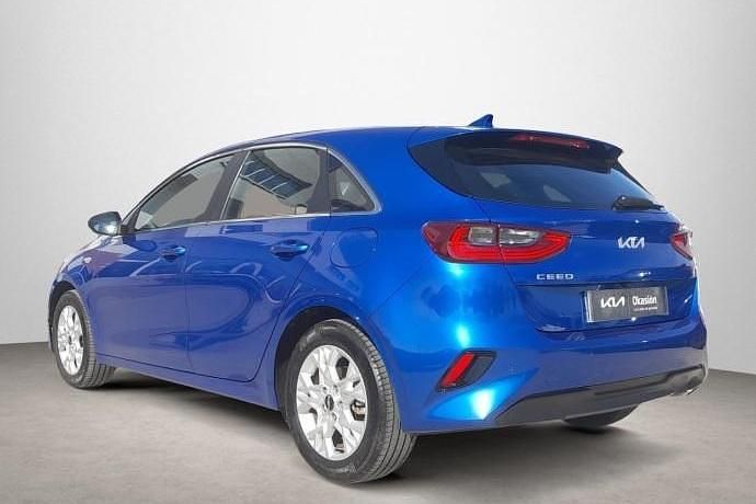Begagnad Kia Ceed 100 HK (73 kW) 2022 Halvkombi