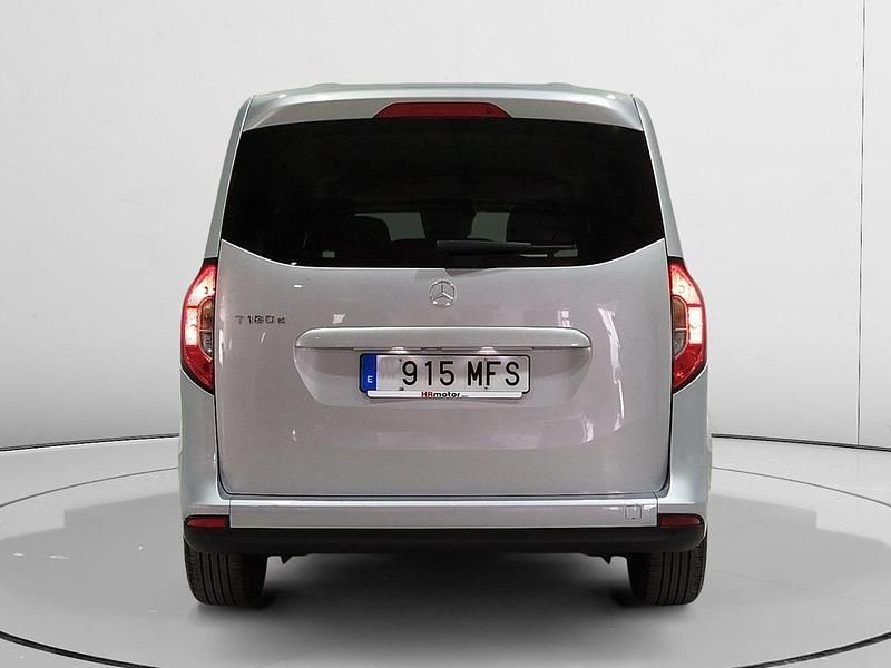 Usado Mercedes T180 116 CV (85 kW) 2023 Gris Monovolumen