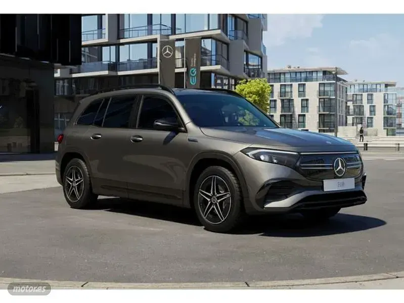 Usado Mercedes EQB300 AMG line 167 kW (228 CV) 2022 Mountaingrau  met. SUV