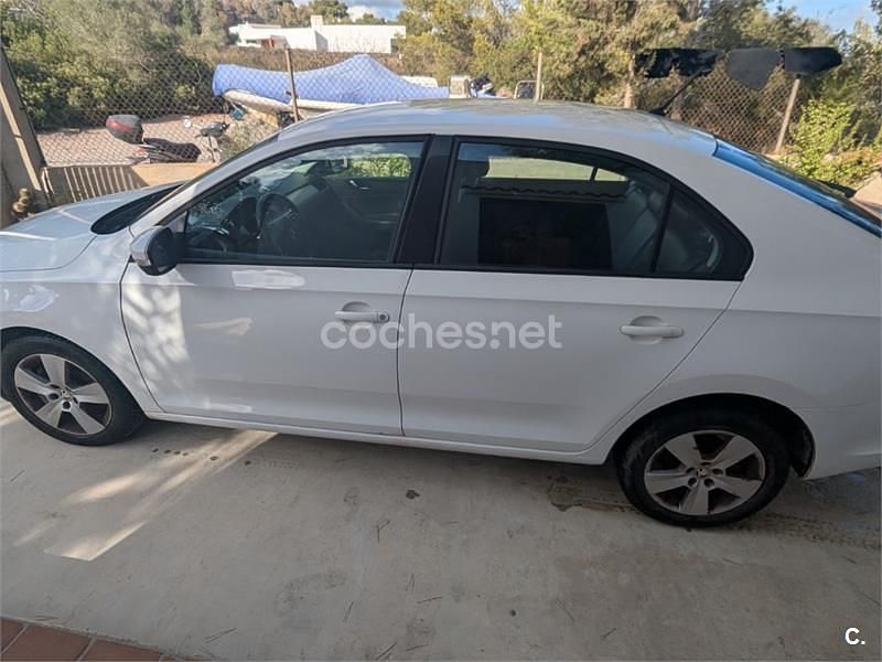 Blanco Usado 2015 Skoda Rapid Active Berlina | 3900 € - Imagen 1/4