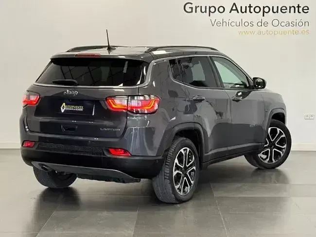 Usado Jeep Compass Limited 130 CV (95 kW) 2021 Gris SUV