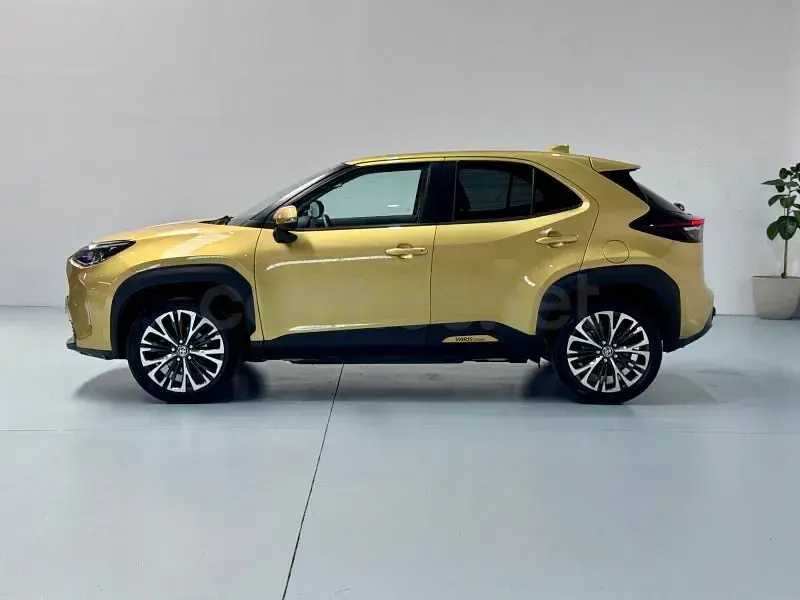 Usado Toyota Yaris Cross Style 116 CV (85 kW) 2023 Amarillo SUV