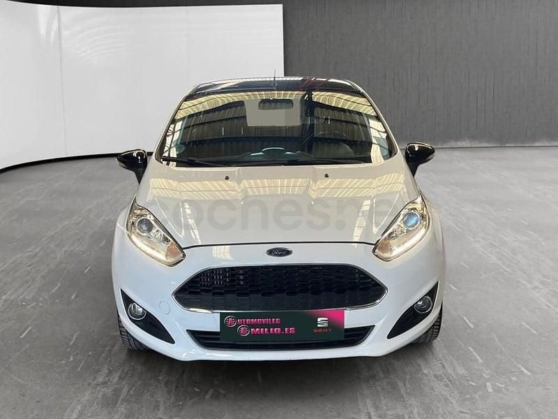 Usado Ford Fiesta Trend 75 CV (55 kW) 2017 Blanco Berlina