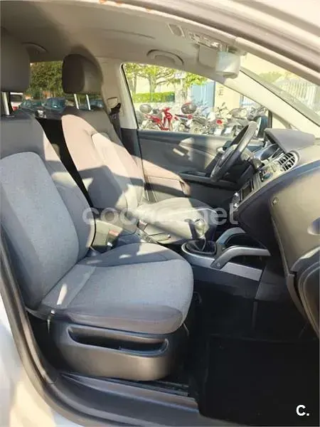 Usado Seat Altea XL Style 105 CV (77 kW) 2011 Blanco Monovolumen