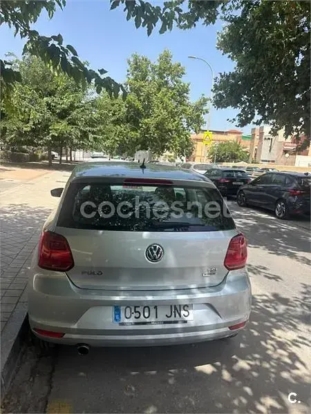 Usado VW Polo Advance 90 CV (66 kW) 2016 Gris / plata Berlina