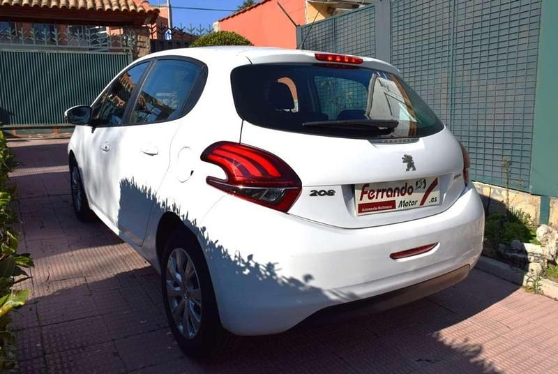 Usado Peugeot 208 Active 82 CV (60 kW) 2017 Blanco Utilitario