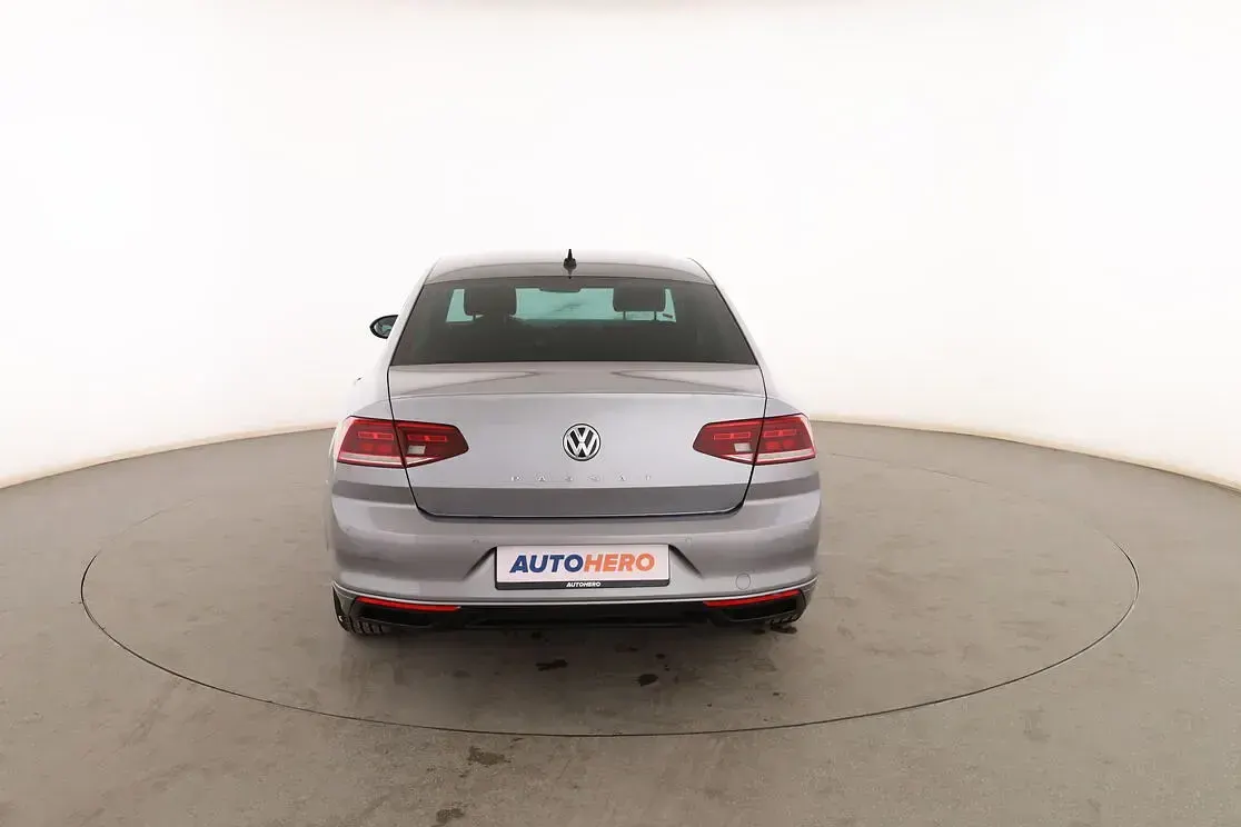 Usado VW Passat Business 150 CV (110 kW) 2020 Gris Berlina