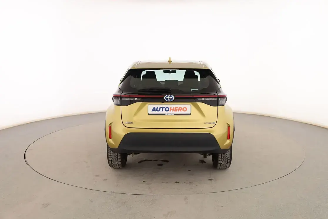 Usado Toyota Yaris Cross Active 116 CV (85 kW) 2023 Amarillo SUV