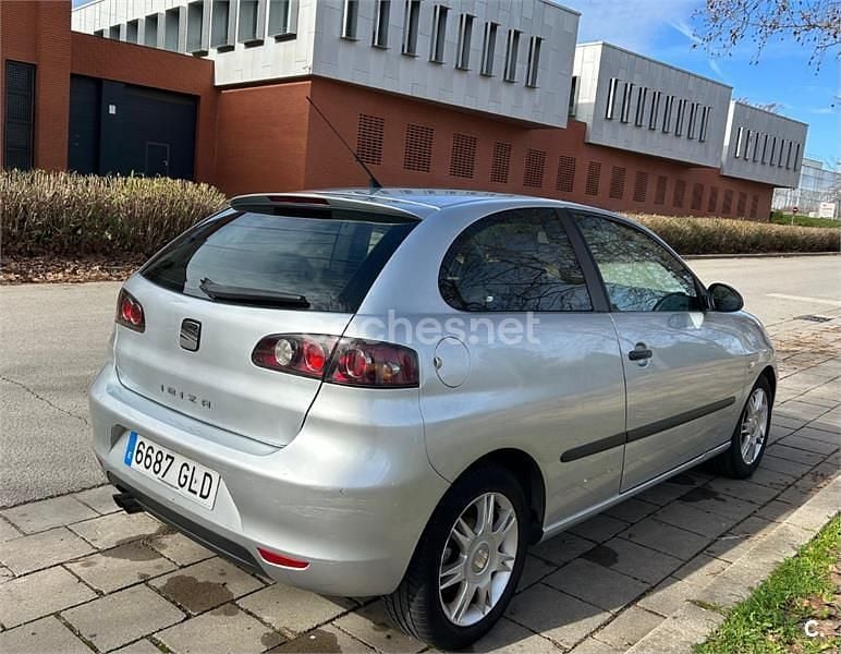 Usado Seat Ibiza Sport 100 CV (73 kW) 2009 Gris / plata Berlina