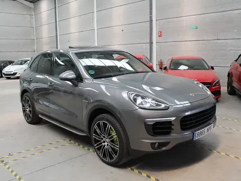 Usado Porsche Cayenne S E-Hybrid 416 CV (305 kW) 2015 Gris / plata SUV
