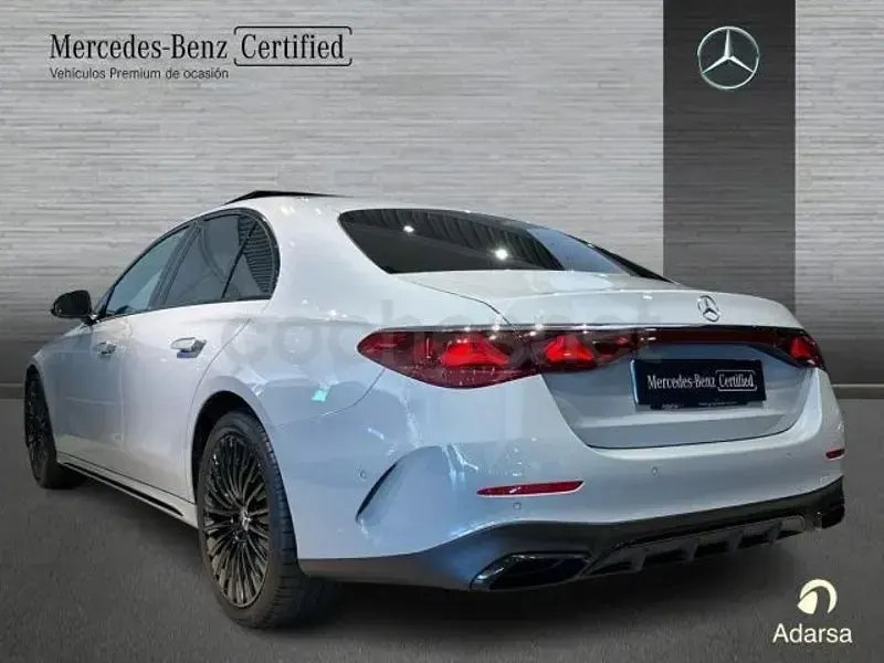 Usado Mercedes E220 197 CV (144 kW) 2025 Gris / plata Berlina