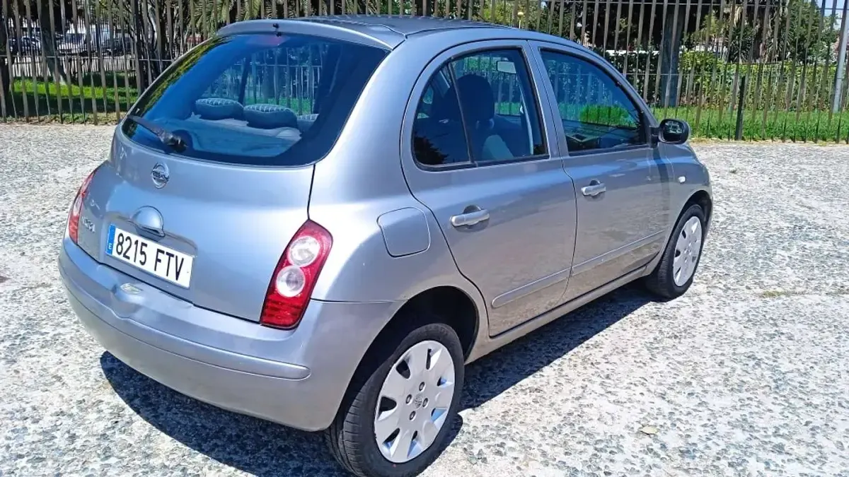 Usado Nissan Micra Acenta 88 CV (64 kW) 2007 Gris Utilitario