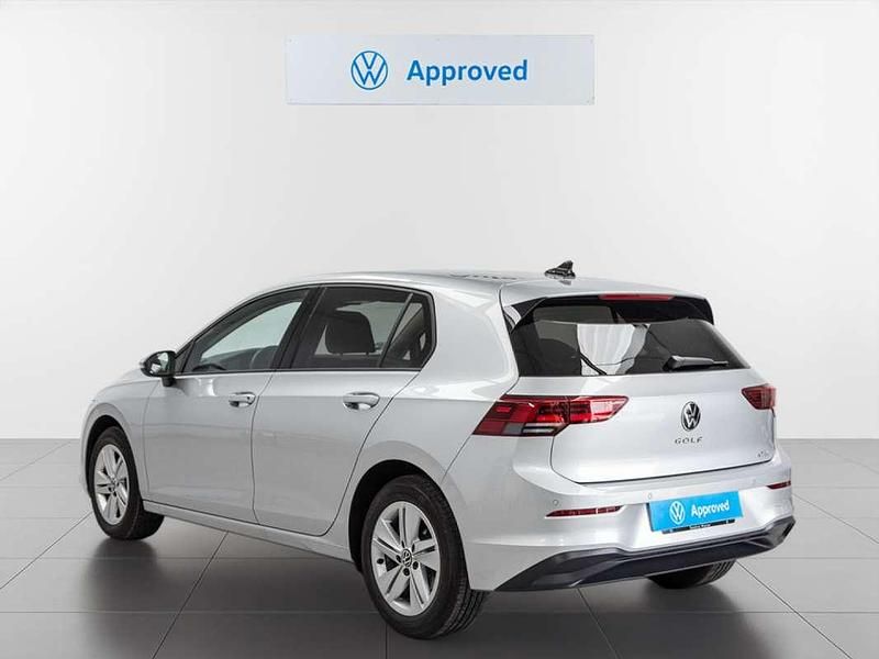 Usado VW Golf VIII Life 110 CV (80 kW) 2024 Plateado Utilitario