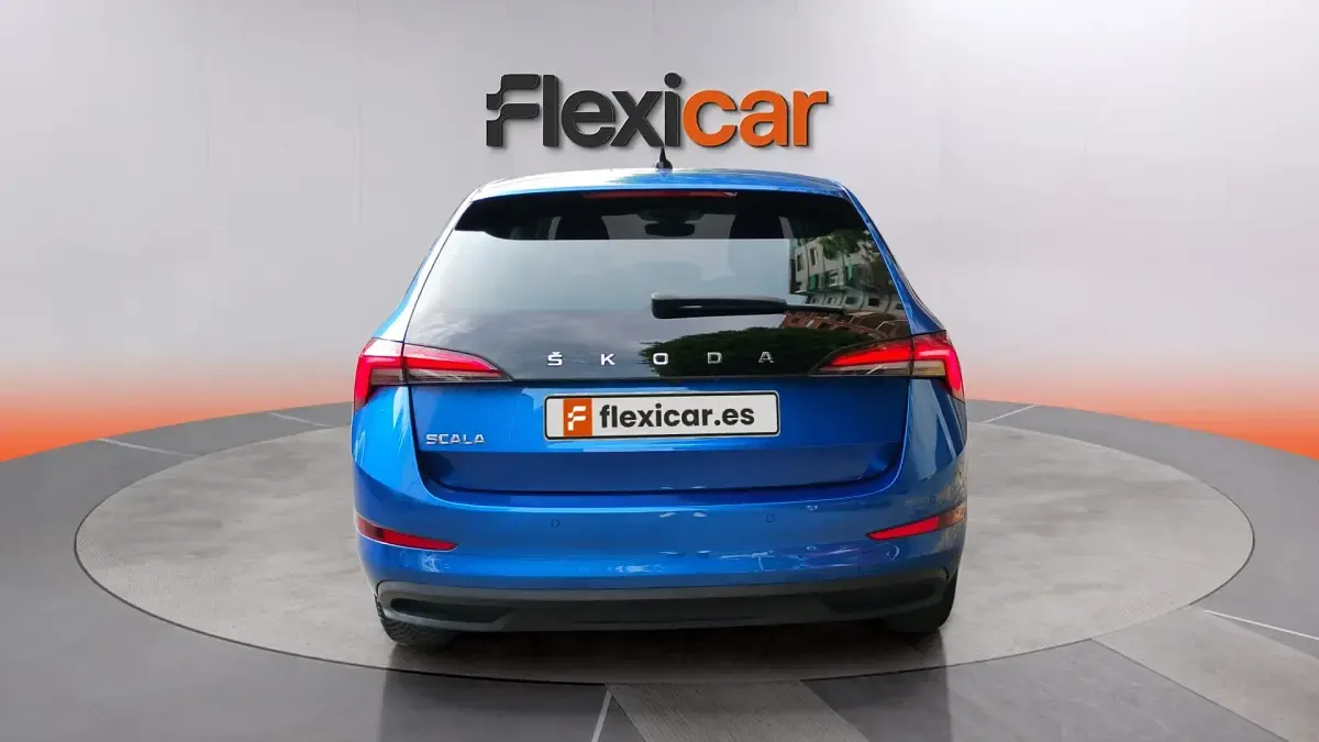 Usado Skoda Scala Ambition 95 CV (69 kW) 2021 Azul Utilitario