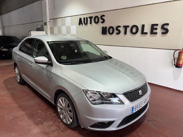Usado Seat Toledo Style 105 CV (77 kW) 2013 Gris Utilitario