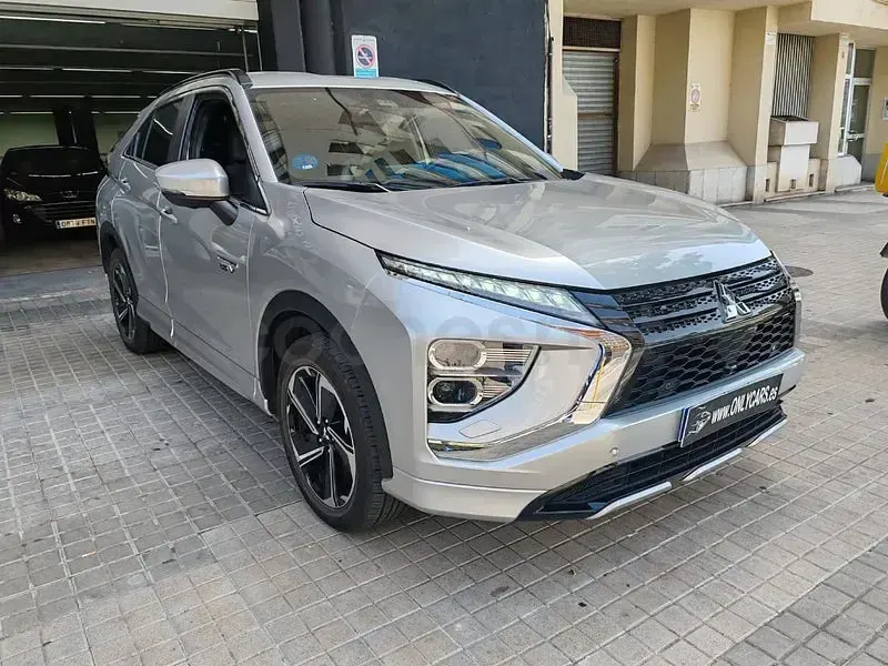 Usado Mitsubishi Eclipse Cross 188 CV (138 kW) 2022 Gris / plata SUV