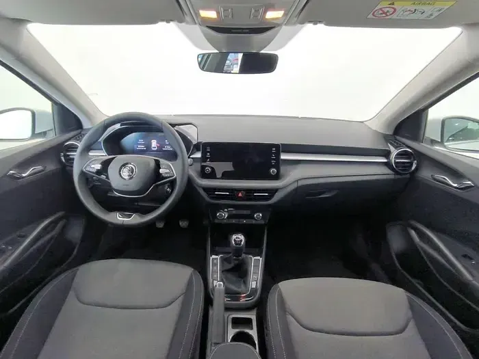 Usado Skoda Fabia Selection 95 CV (69 kW) 2024 Blanco Utilitario
