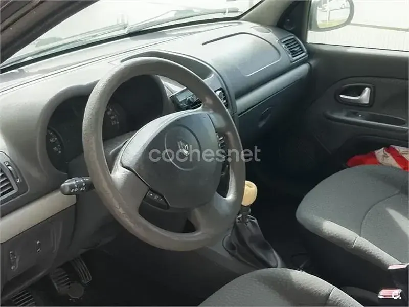 Usado Renault Clio II Authentique 75 CV (55 kW) 2007 Negro Berlina