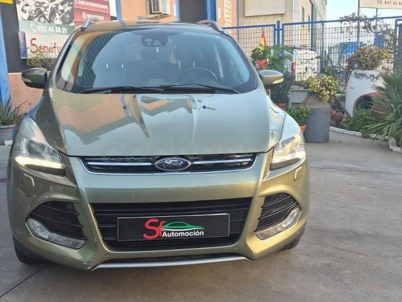 Usado Ford Kuga Titanium 163 CV (119 kW) 2014 Amarillo SUV