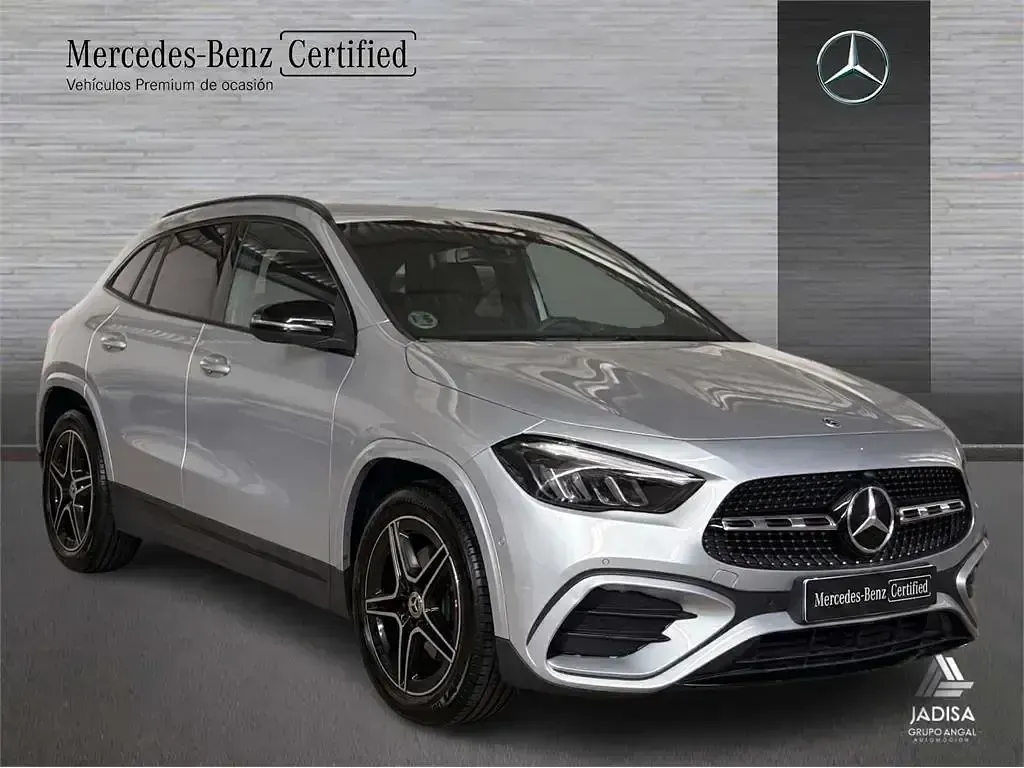 Usado Mercedes GLA200 150 CV (110 kW) 2025 Gris SUV