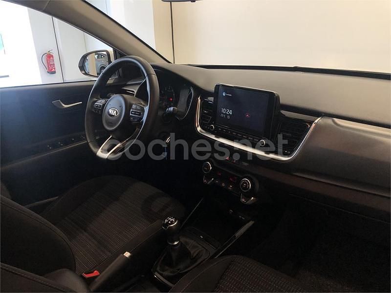 Usado Kia Stonic 84 CV (61 kW) 2021 Negro SUV