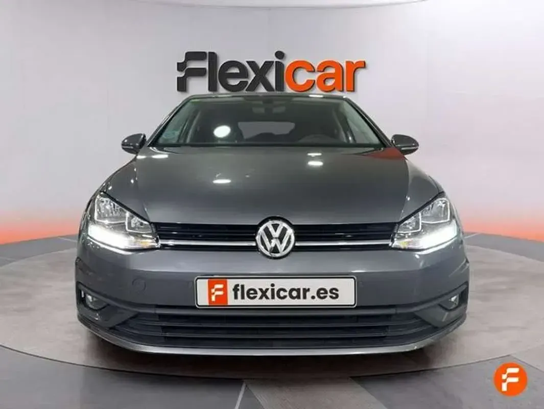 Usado VW Golf VII Advance 110 CV (80 kW) 2018 Gris Utilitario