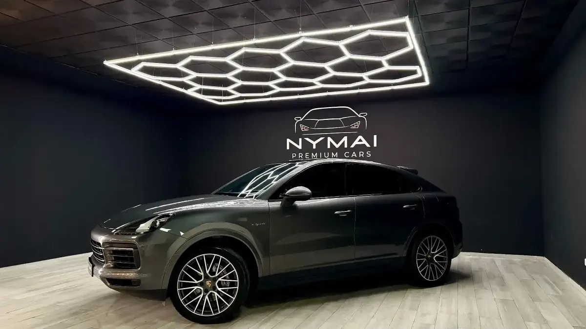 Usado Porsche Cayenne 462 CV (339 kW) 2020 Gris / plata SUV