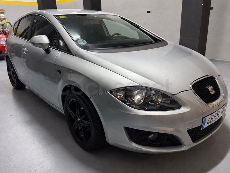 Gris / plata Usado 2011 Seat Leon Reference Utilitario | 5500 € (Buen precio) - Imagen 1/4