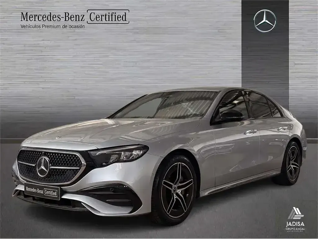 Usado Mercedes E220 197 CV (144 kW) 2025 Gris / plata Berlina