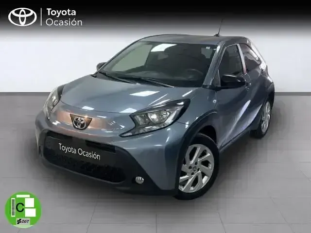 Begagnad Toyota Aygo X-play 69 HK (50 kW) 2024 Blå