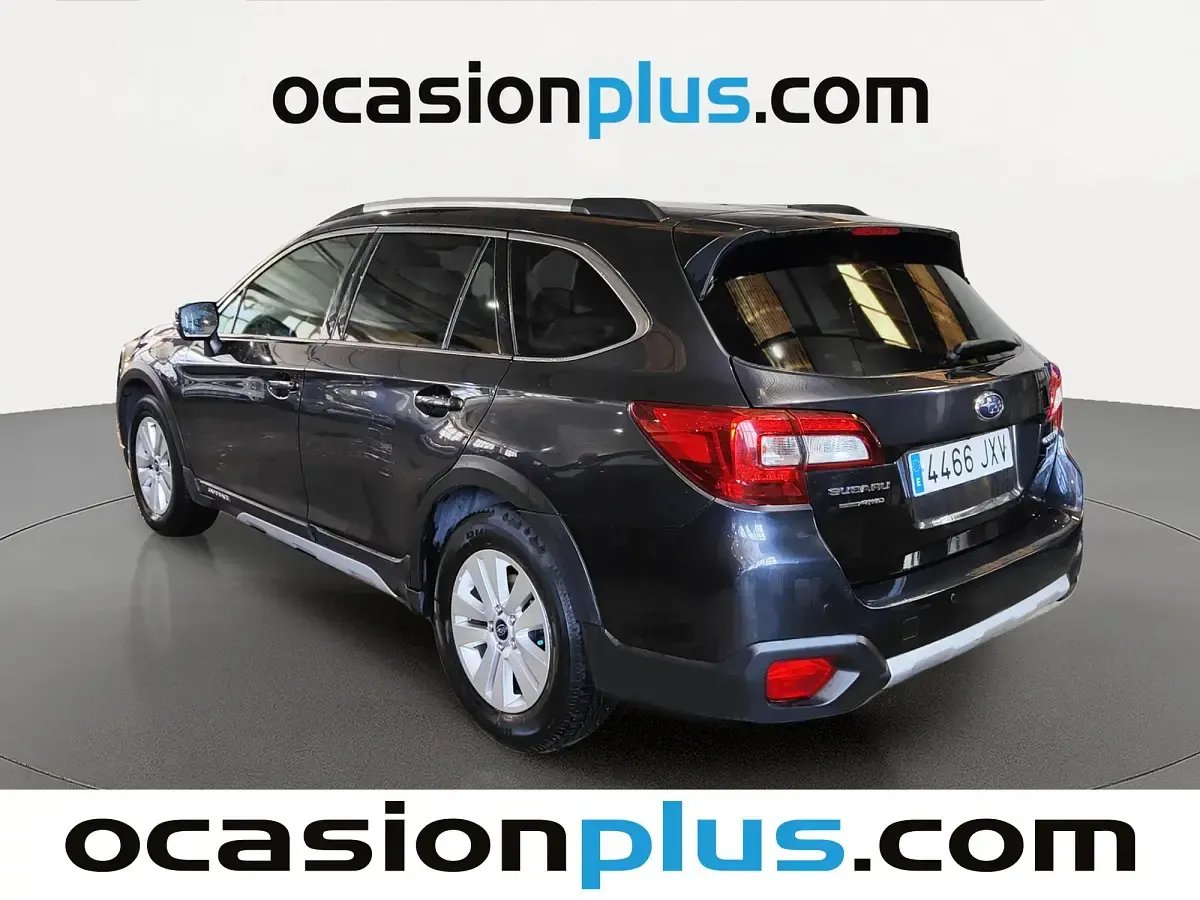 Usado Subaru Outback 150 CV (110 kW) 2017 Gris Familiar