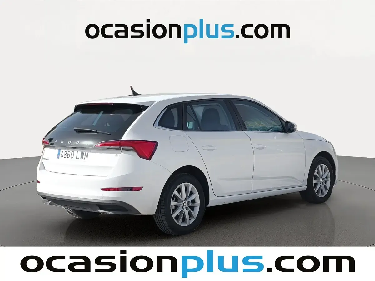 Usado Skoda Scala Ambition 110 CV (80 kW) 2022 Blanco Utilitario