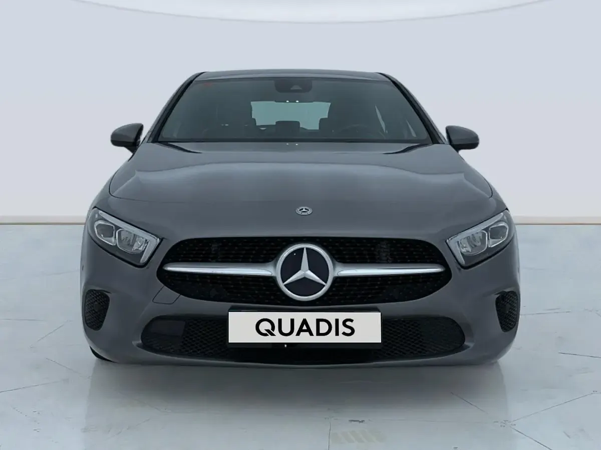 Usado Mercedes A180 116 CV (85 kW) 2018 Gris Berlina