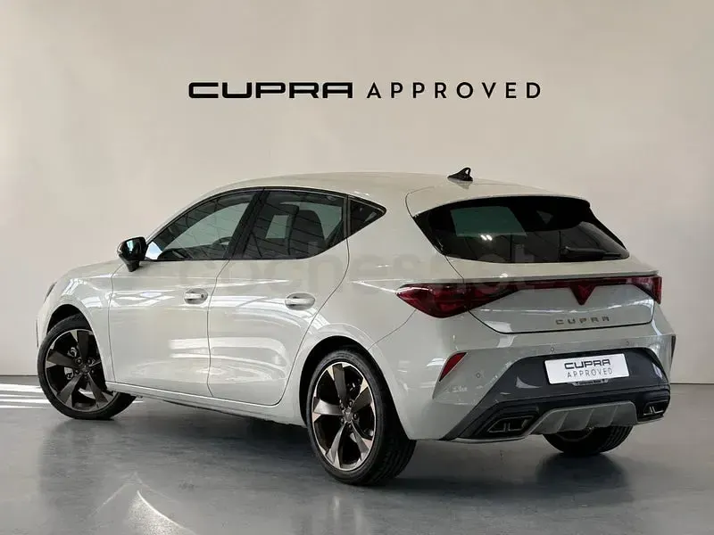 Usado Cupra Leon 204 CV (150 kW) 2025 Gris / plata Berlina