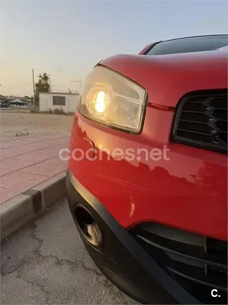 Usado Nissan Qashqai Tekna 140 CV (102 kW) 2013 Rojo SUV