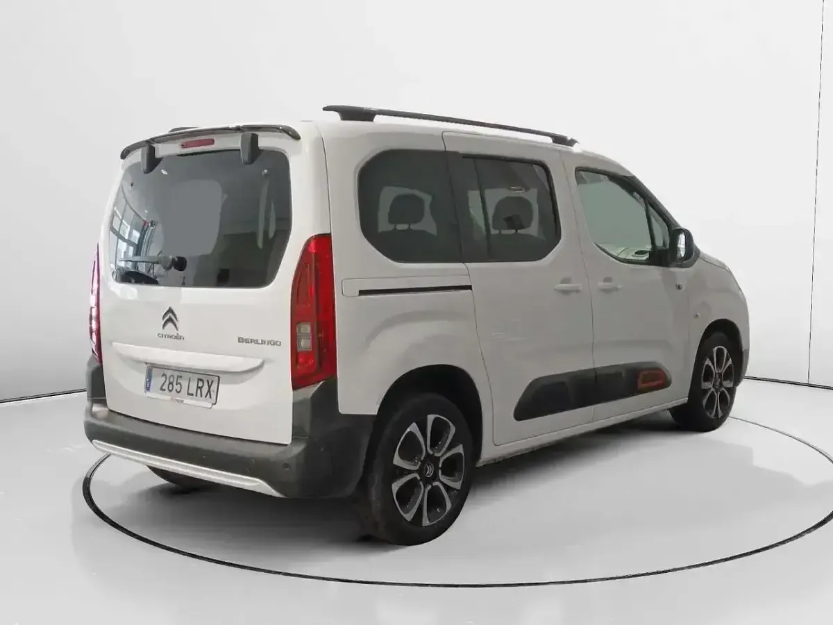 Usado Citroën Berlingo Shine 102 CV (75 kW) 2021 Blanco Monovolumen