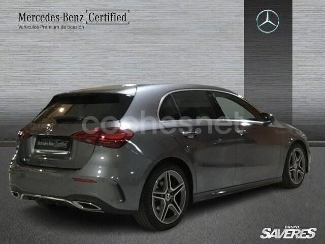 Usado Mercedes A180 136 CV (100 kW) 2025 Gris / plata Berlina